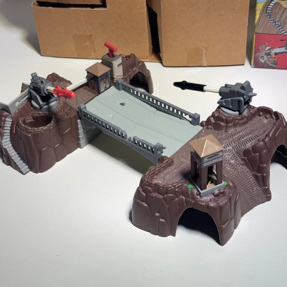 Galoob Micro Machines Military Battle Zones Thunder Crossing Playset complete